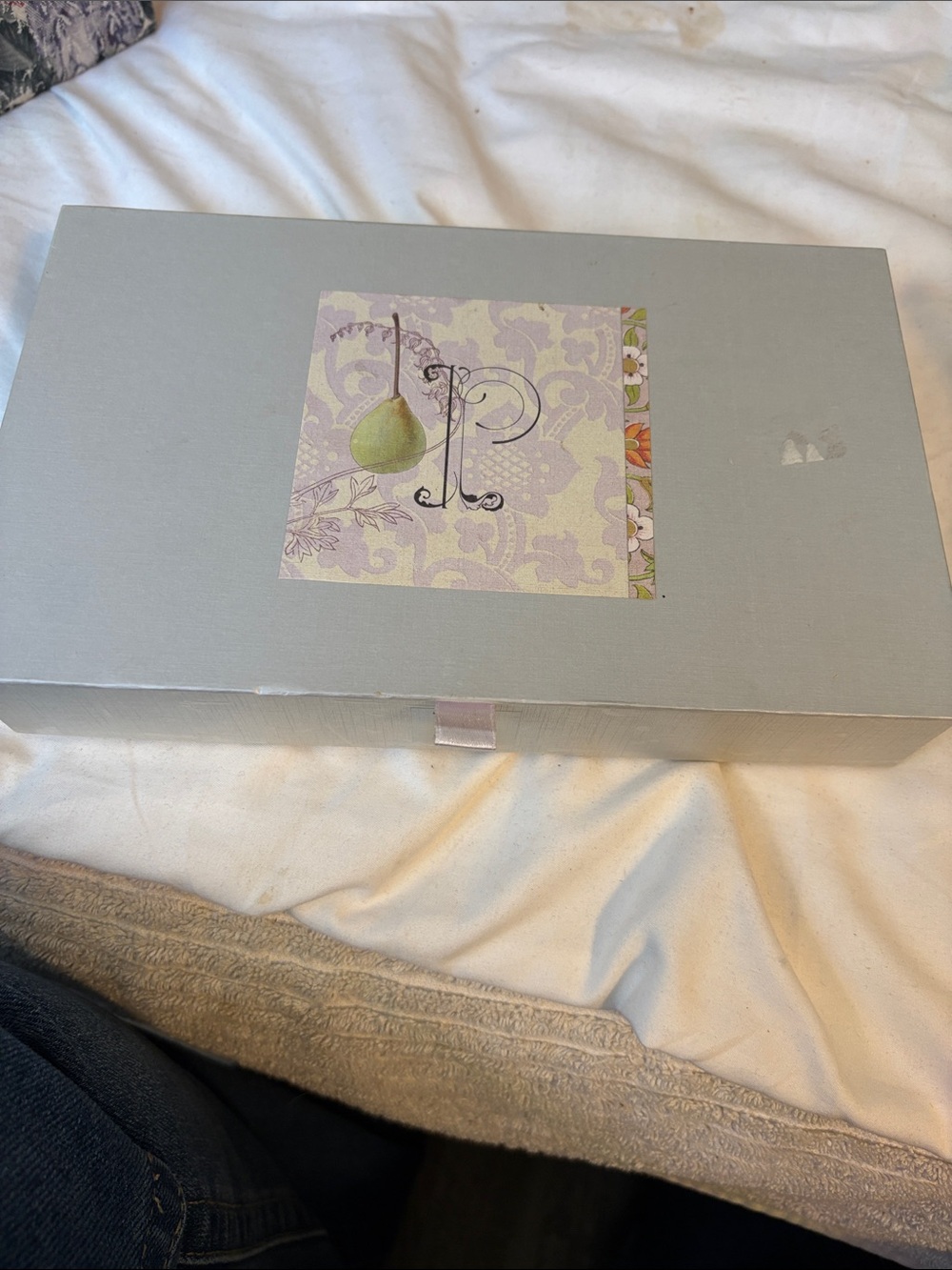 Fringe Studio light blue and lavender pear motif bath gift box